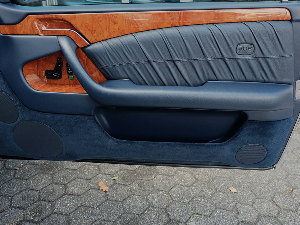Image 48/70 de Mercedes-Benz CL 500 (1997)