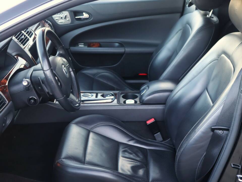 Image 41/50 of Jaguar XKR (2010)