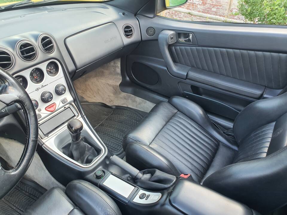 Image 11/18 of Alfa Romeo Spider 2.0 Twin Spark (1999)