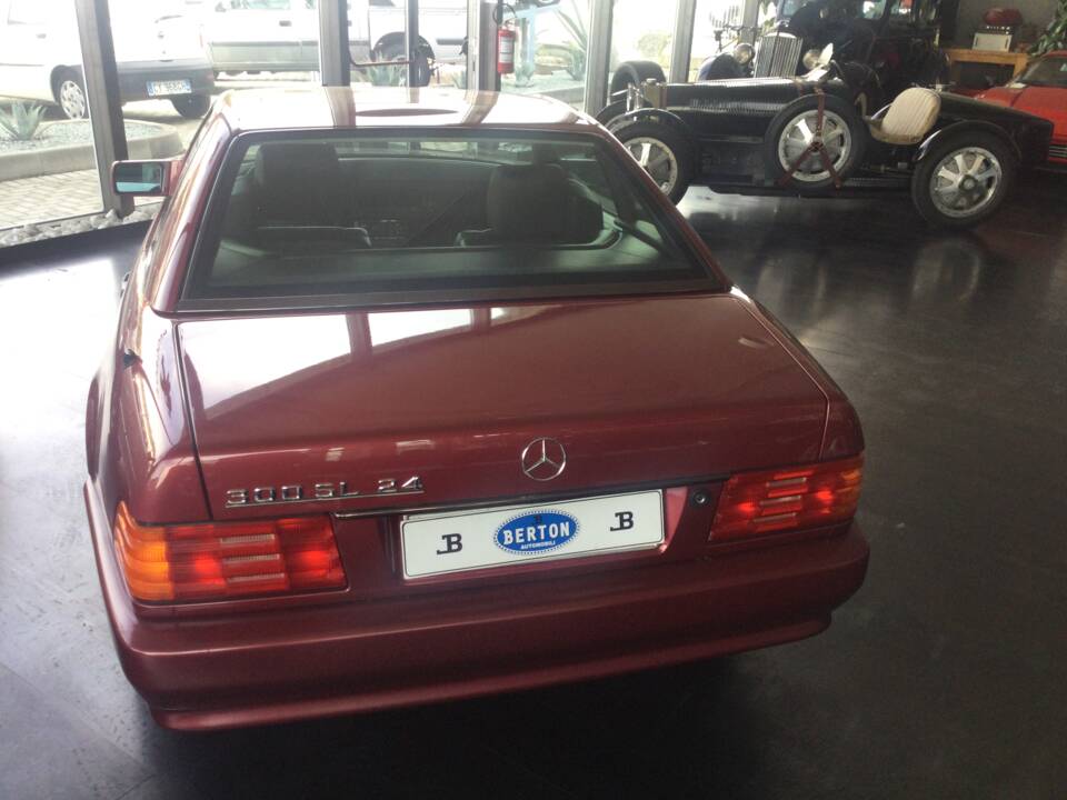 Image 23/32 de Mercedes-Benz 300 SL-24 (1992)
