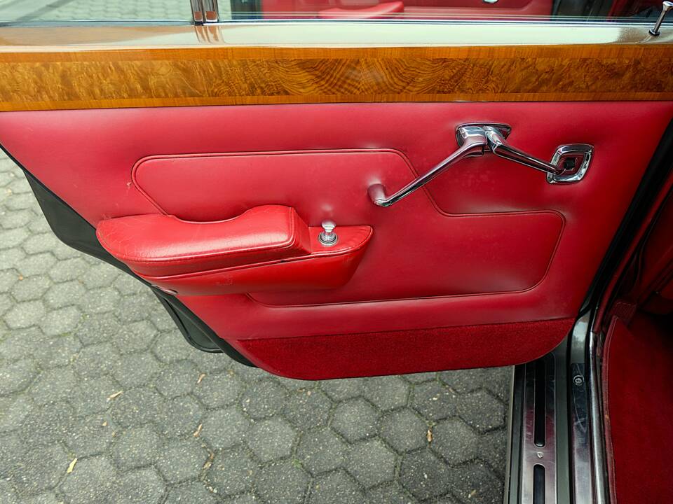 Image 36/48 of Bentley T 1 (1967)