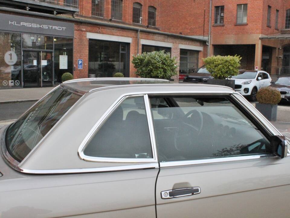 Image 18/29 of Mercedes-Benz 500 SL (1986)