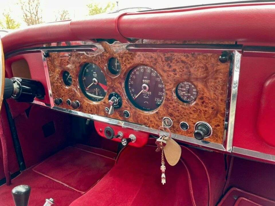 Image 14/18 of Jaguar XK 150 3.4 S FHC (1961)