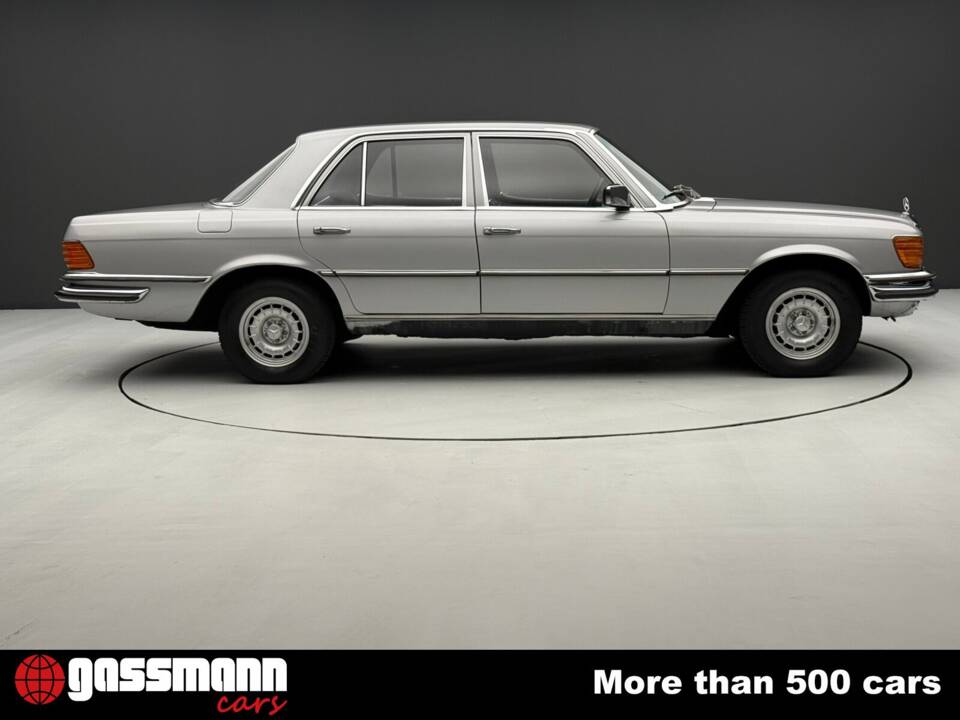 Image 4/15 de Mercedes-Benz 450 SE (1977)
