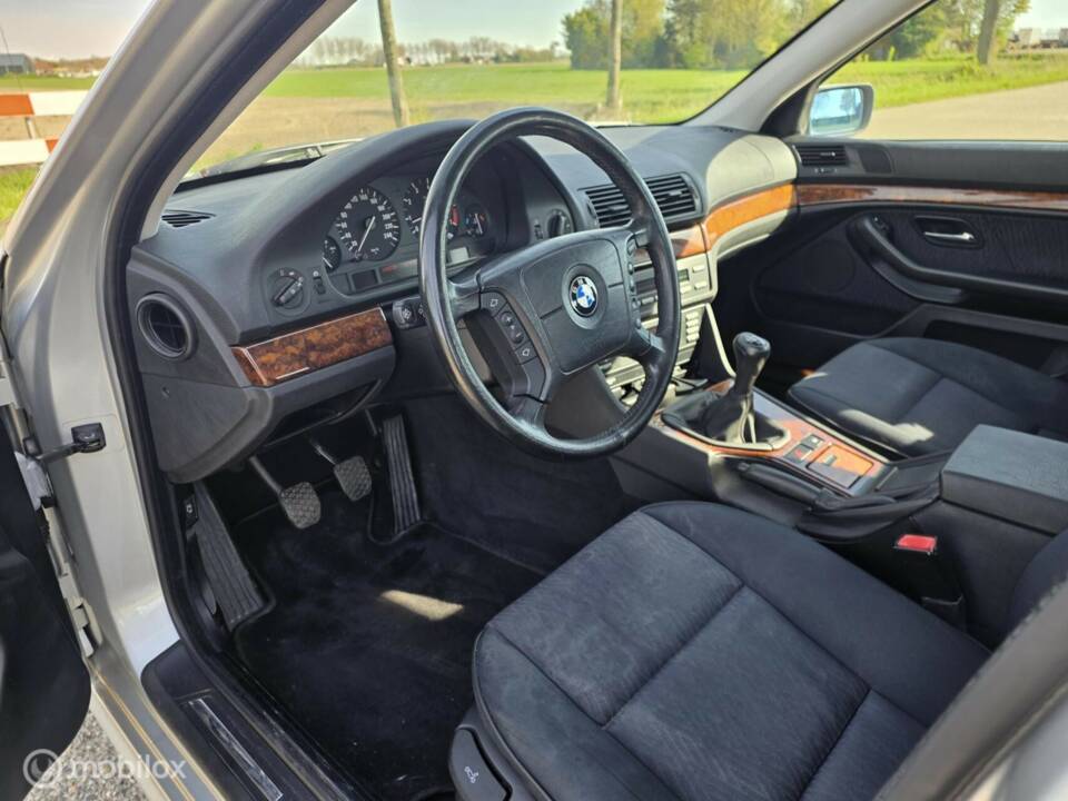 Imagen 14/37 de BMW 523i (1999)