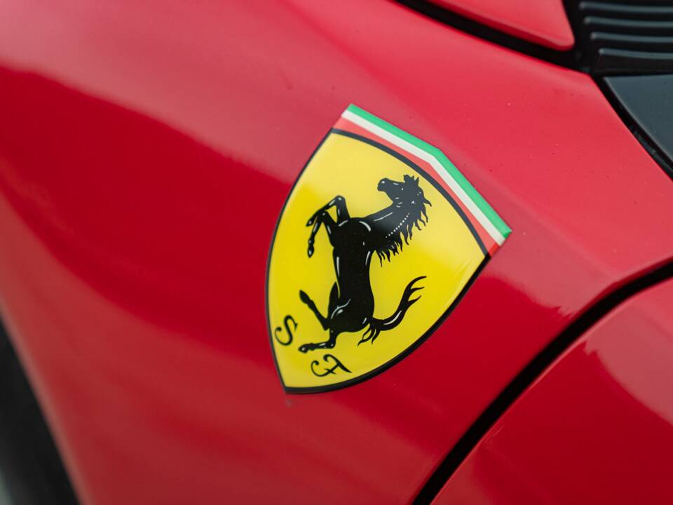 Image 41/50 of Ferrari Mondial T (1991)