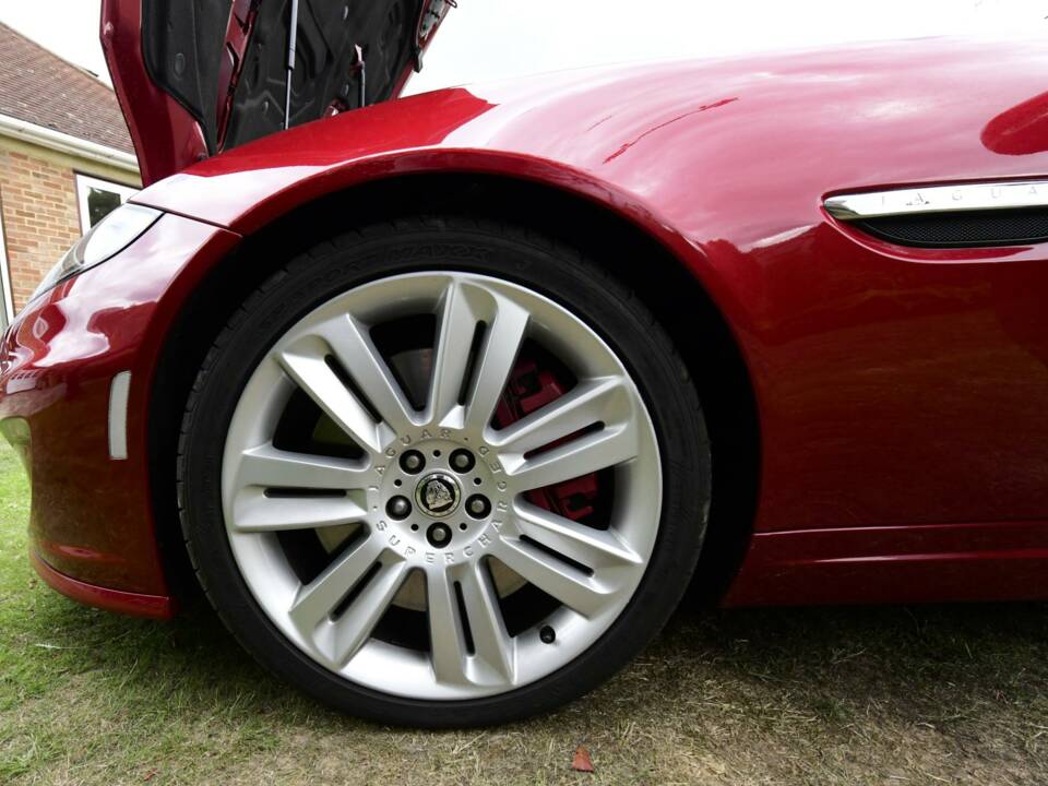 Image 44/50 of Jaguar XKR (2013)