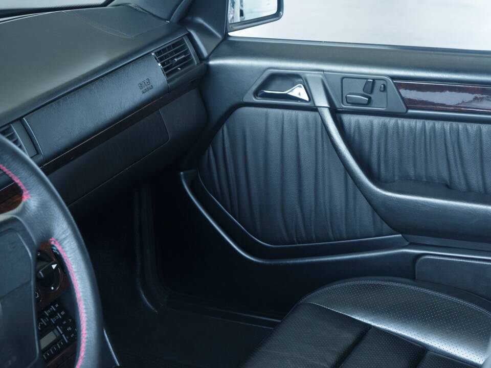 Bild 40/50 von Mercedes-Benz E 500 (1993)