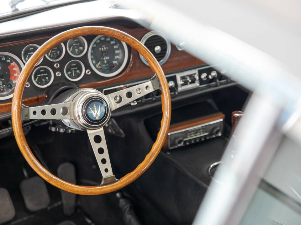 Image 25/40 of Maserati Mexico 4200 (1967)