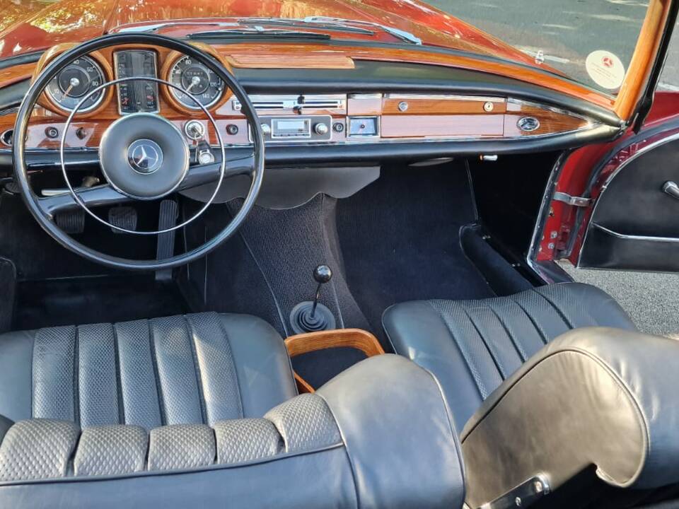 Image 9/44 of Mercedes-Benz 220 SE b (1962)