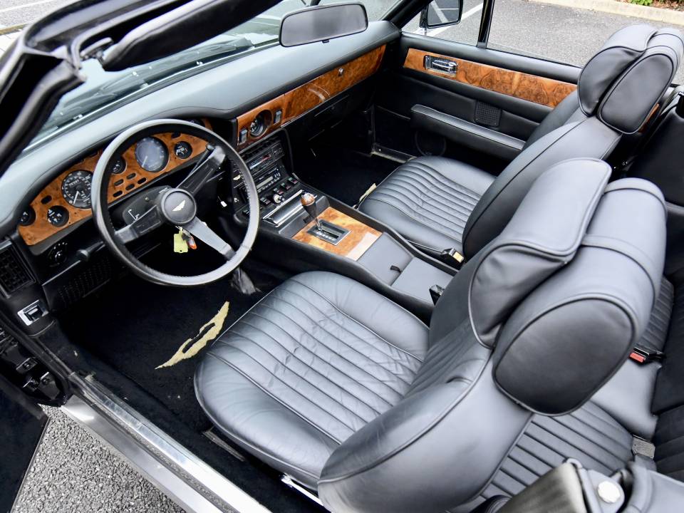 Immagine 29/48 di Aston Martin V8 Volante (1978)