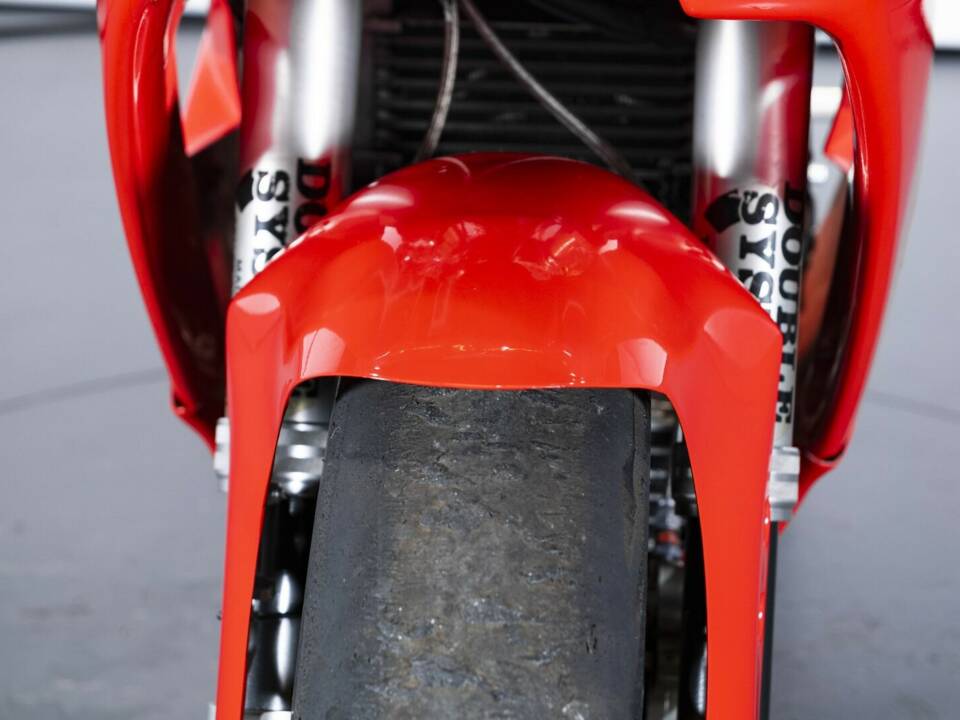 Immagine 39/50 di Ducati DUMMY (1999)