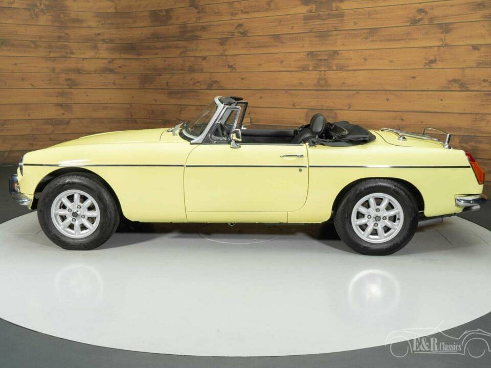 Image 14/19 de MG MGB (1977)