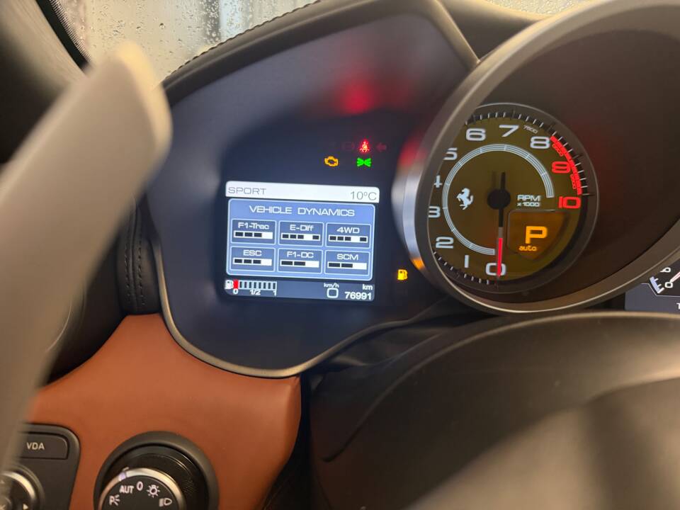 Image 12/18 of Ferrari FF (2012)