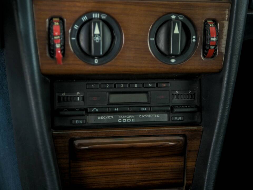 Bild 24/50 von Mercedes-Benz 230 E (1985)