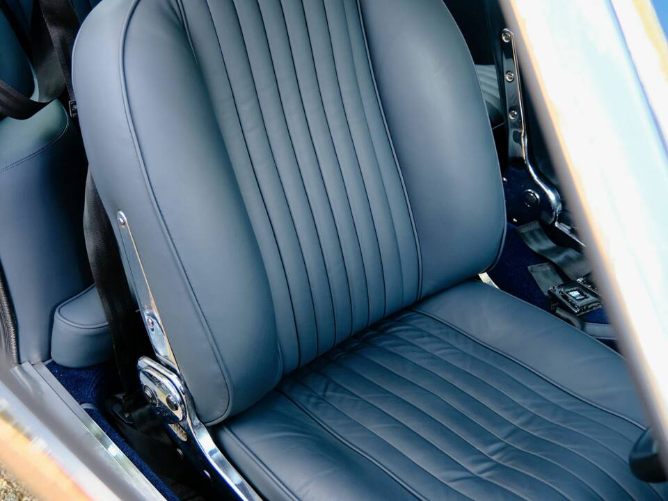 Image 7/16 de Aston Martin DBS V8 (1970)