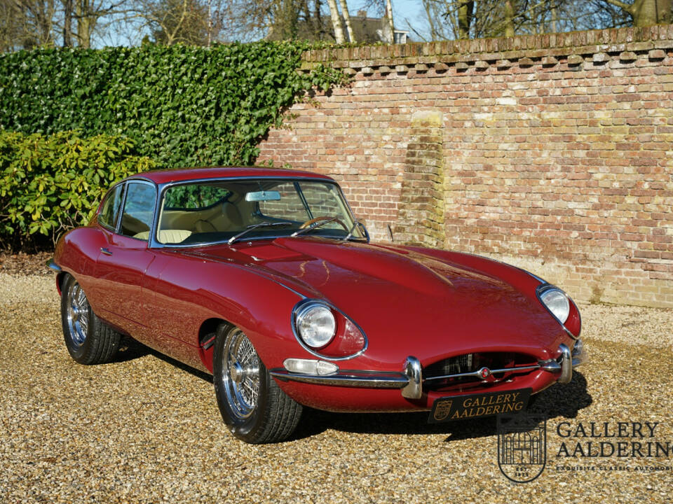 Image 43/50 de Jaguar E-Type (1968)