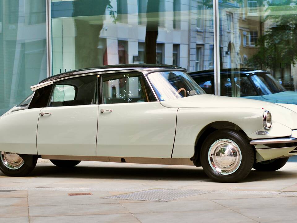 Afbeelding 66/77 van Citroën DS 19 (1958)