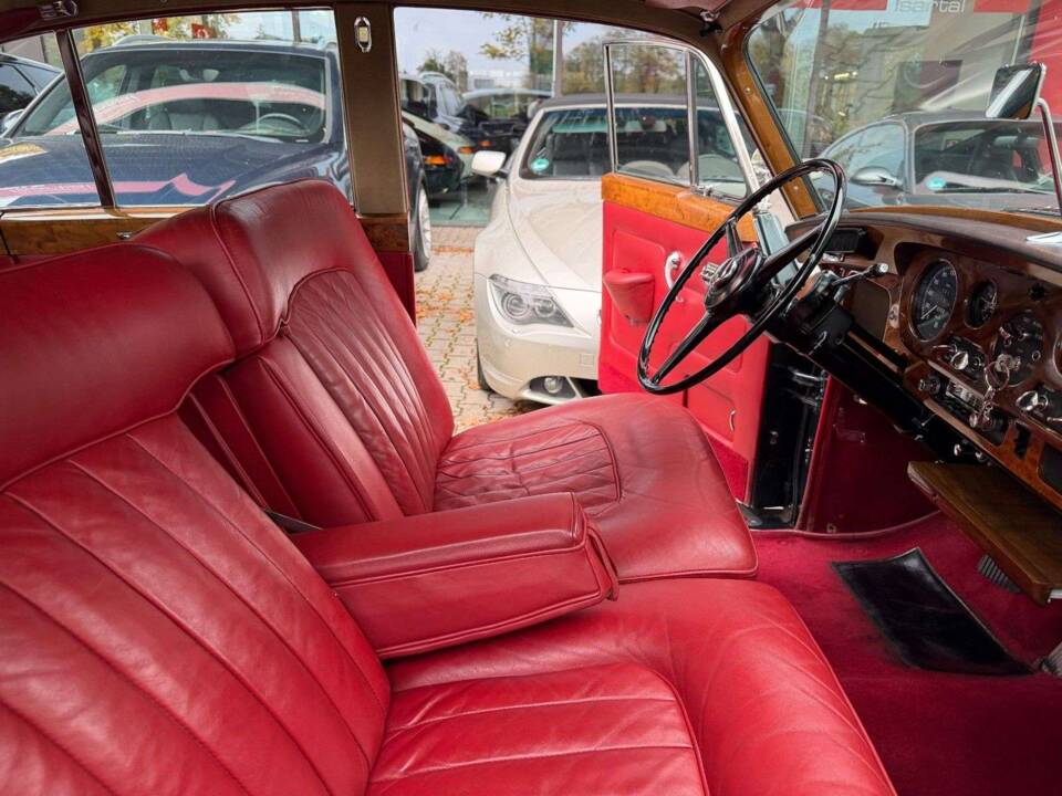 Image 22/36 of Bentley S 3 (1965)