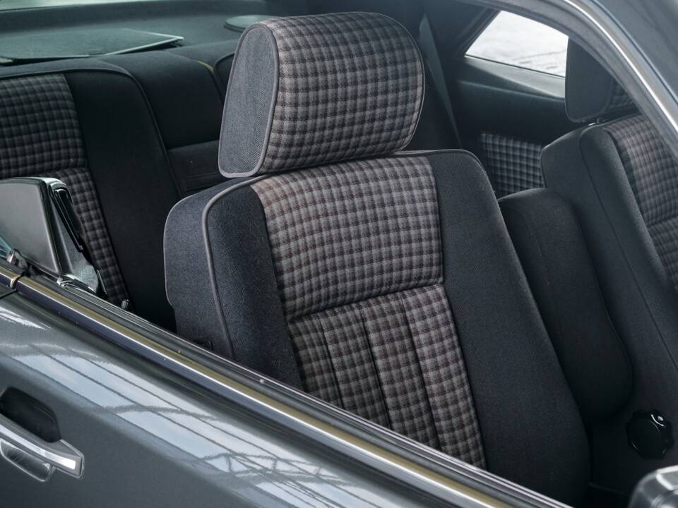 Bild 49/50 von Mercedes-Benz 300 CE (1991)
