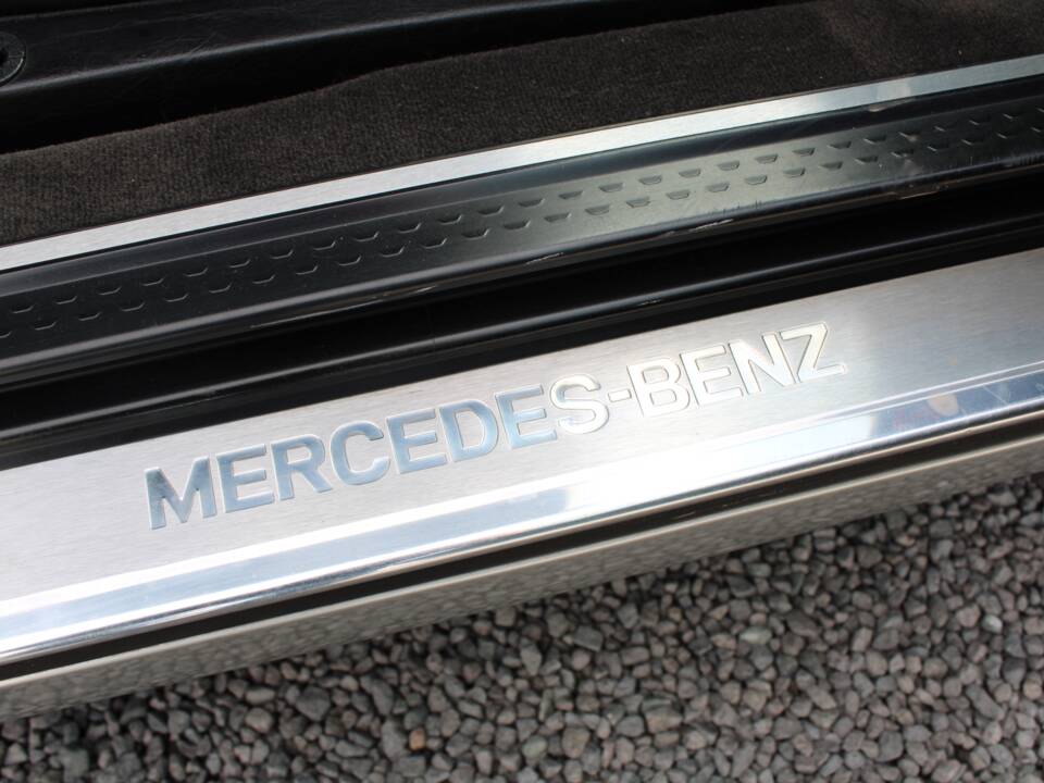 Image 28/50 of Mercedes-Benz SL 320 (2001)