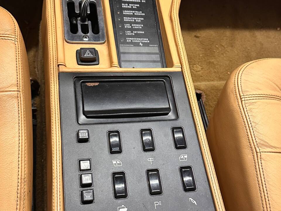Image 14/29 of Ferrari Mondial 3.2 (1987)