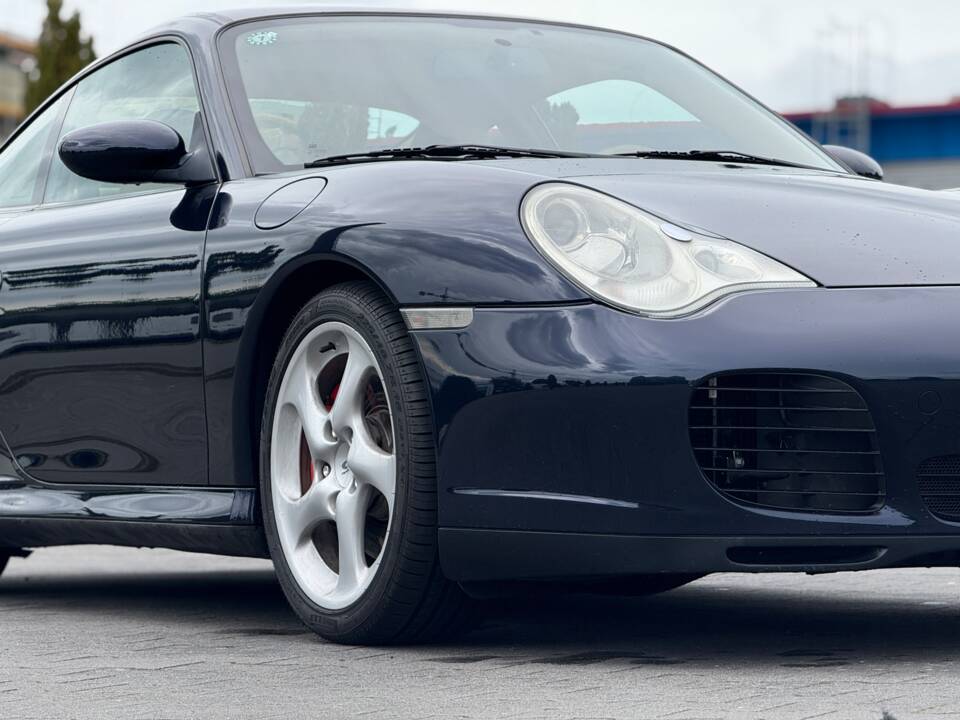 Image 37/42 de Porsche 911 Carrera 4S (2003)