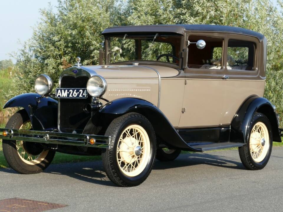 Image 8/15 of Ford Model A Tudor Sedan (1930)