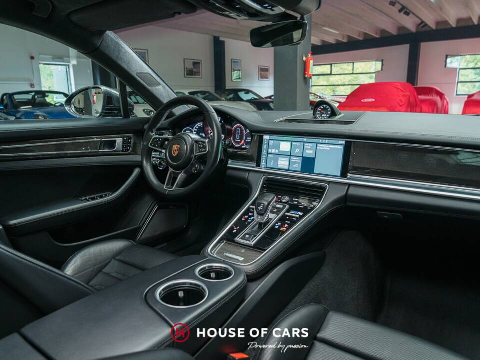 Image 17/24 of Porsche Panamera Turbo (2018)
