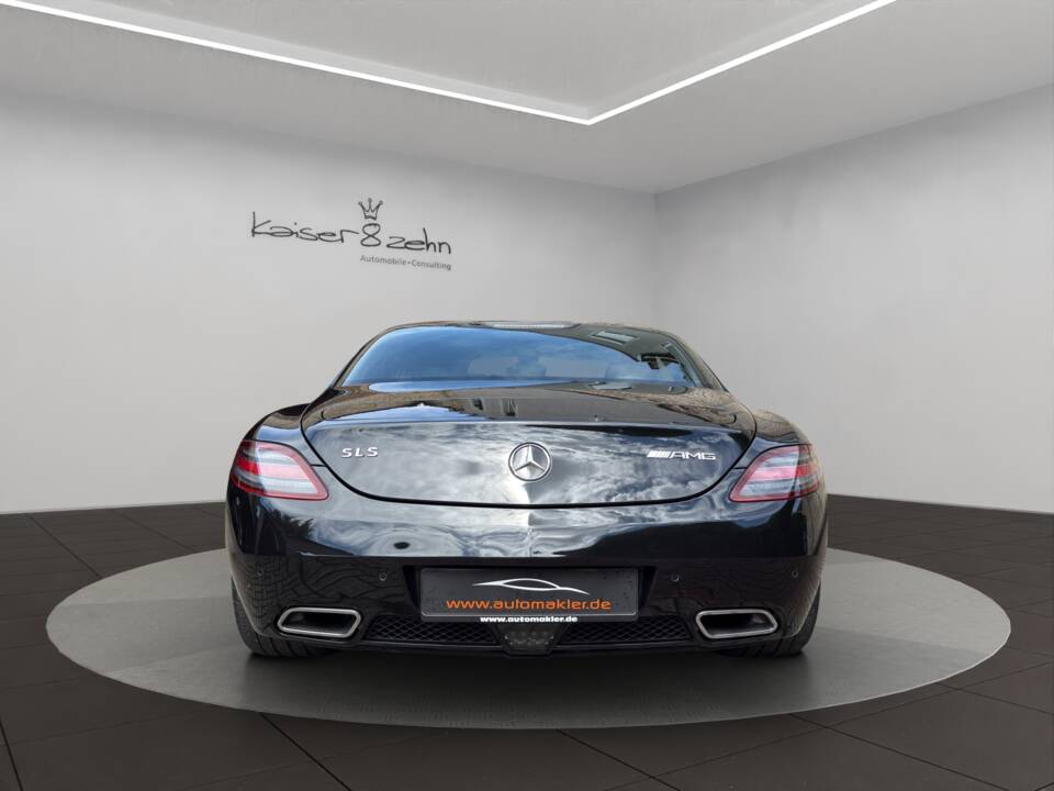 Imagen 7/21 de Mercedes-Benz SLS AMG (2011)