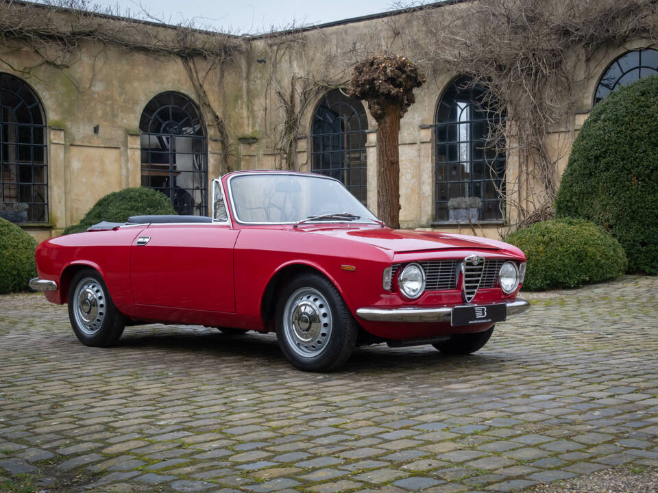 Image 16/21 de Alfa Romeo Giulia 1600 GTC (1966)