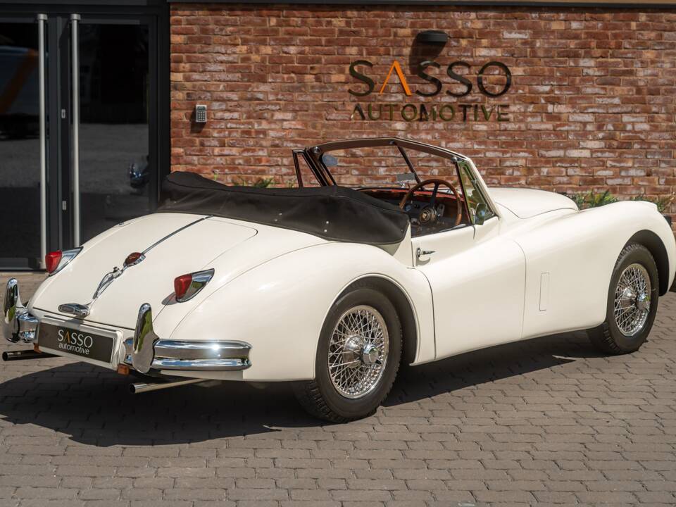 Image 32/58 of Jaguar XK 140 SE DHC (1955)