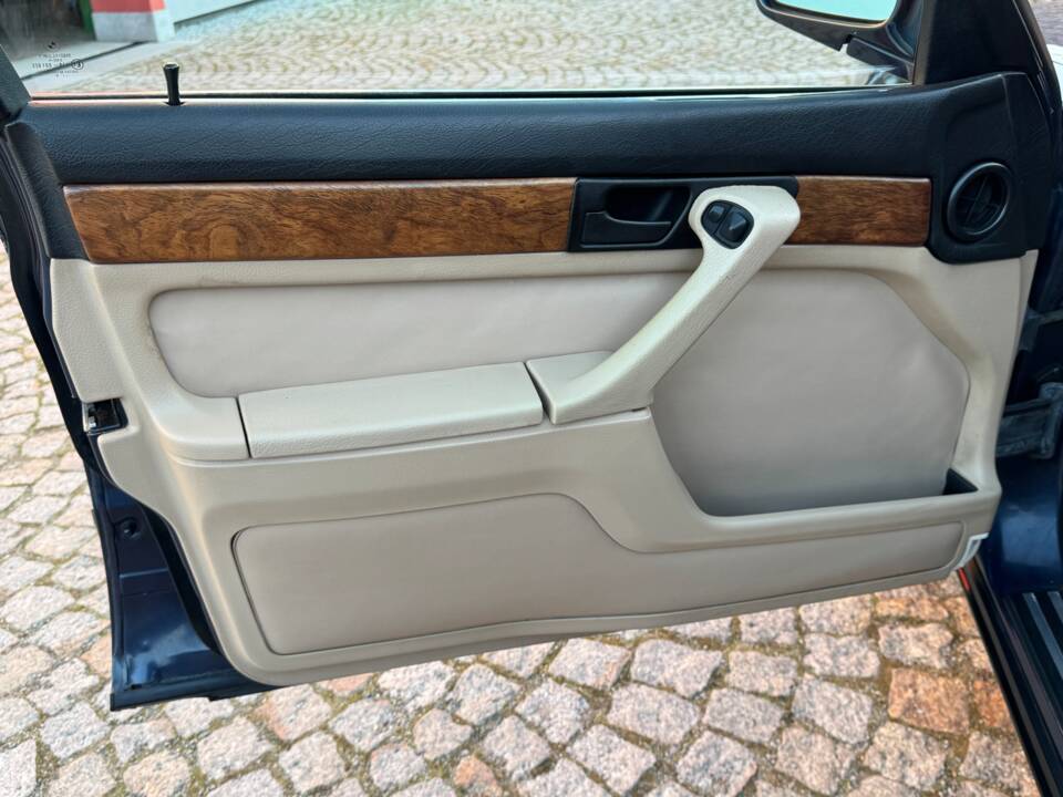 Immagine 14/99 di BMW 735i (1988)