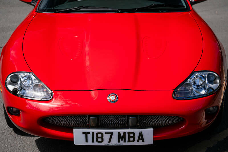 Image 18/33 of Jaguar XK8 4.0 (1999)