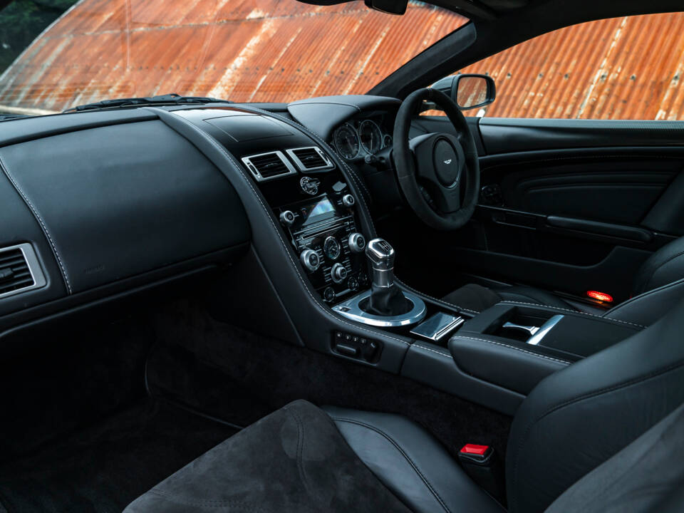Image 26/36 of Aston Martin DBS (2008)