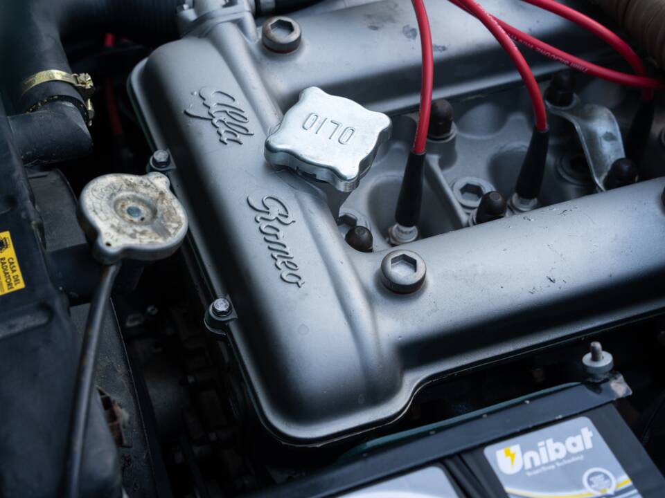 Image 75/83 of Alfa Romeo Giulia GT 1300 Junior (1968)