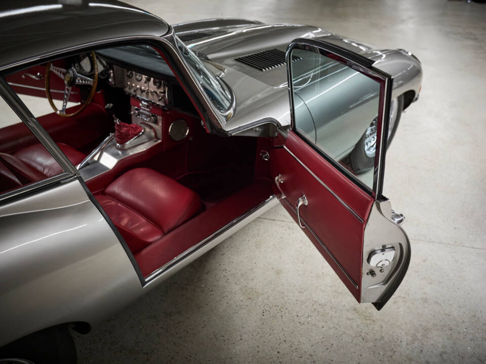 Immagine 46/99 di Jaguar E-Type 3.8 (1964)