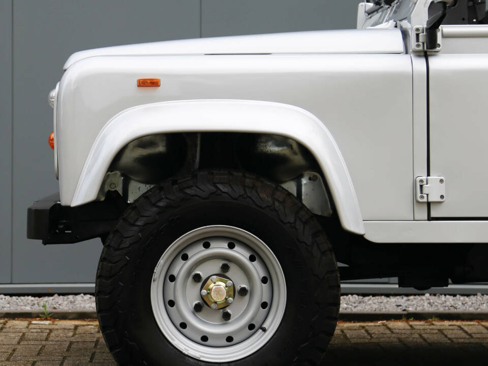 Image 30/49 de Land Rover Defender 90 (1990)