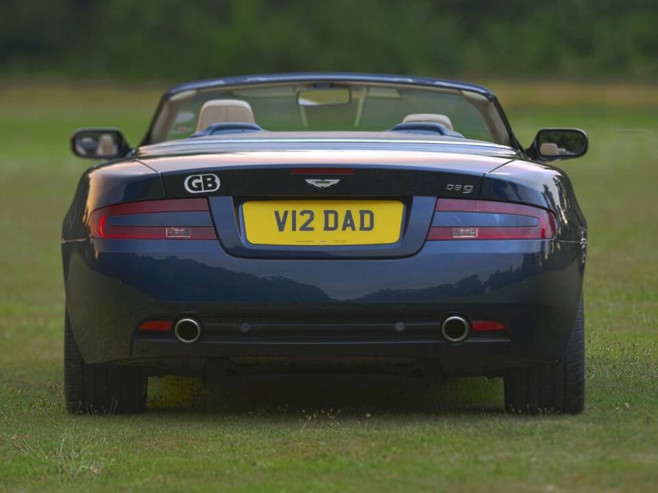 Image 14/50 of Aston Martin DB 9 Volante (2006)