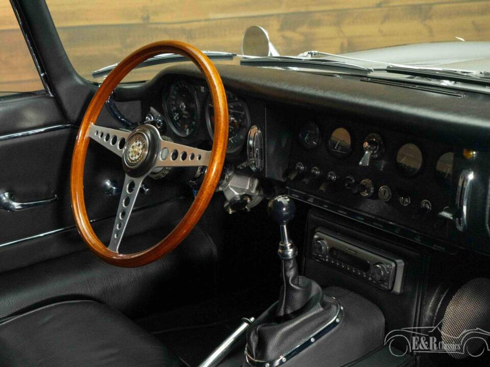 Immagine 9/19 di Jaguar E-Type 3.8 (1964)