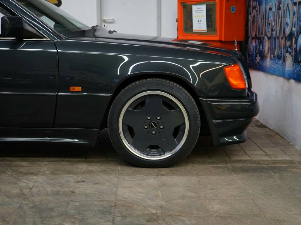 Afbeelding 33/35 van Mercedes-Benz 300 CE-24 (1992)