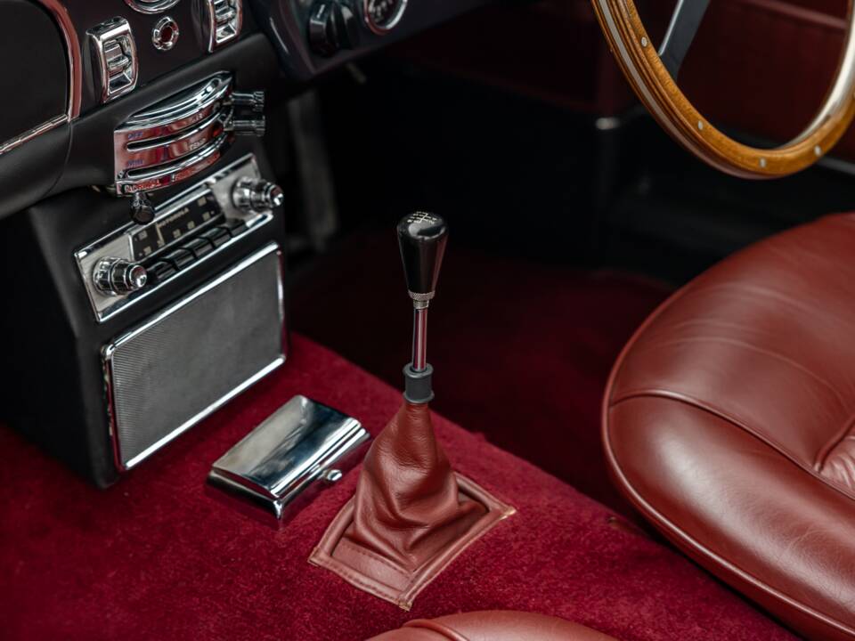 Immagine 25/74 di Aston Martin DB 5 Vantage (1964)