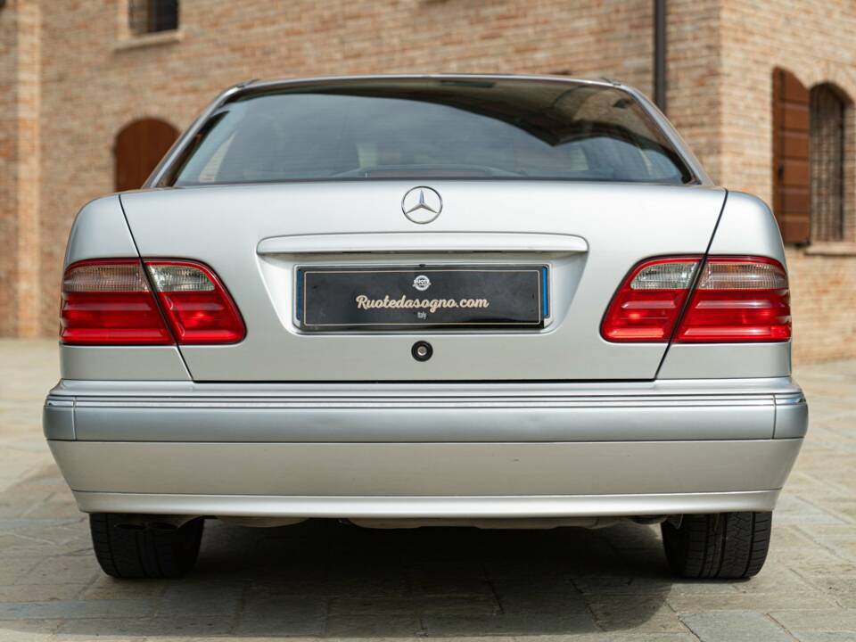 Image 8/50 of Mercedes-Benz E 430 (2000)