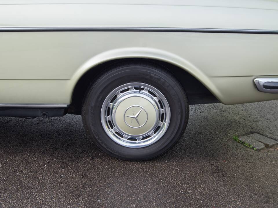 Image 24/30 de Mercedes-Benz 280 CE (1980)