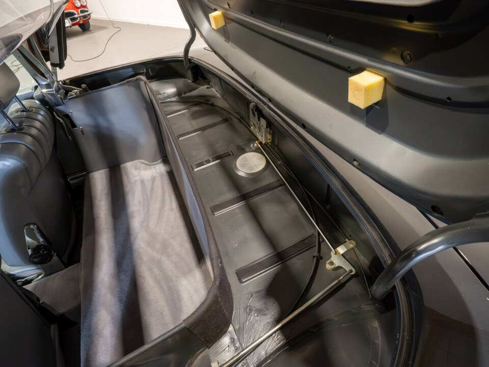 Image 17/32 of Mercedes-Benz 280 SL (1985)