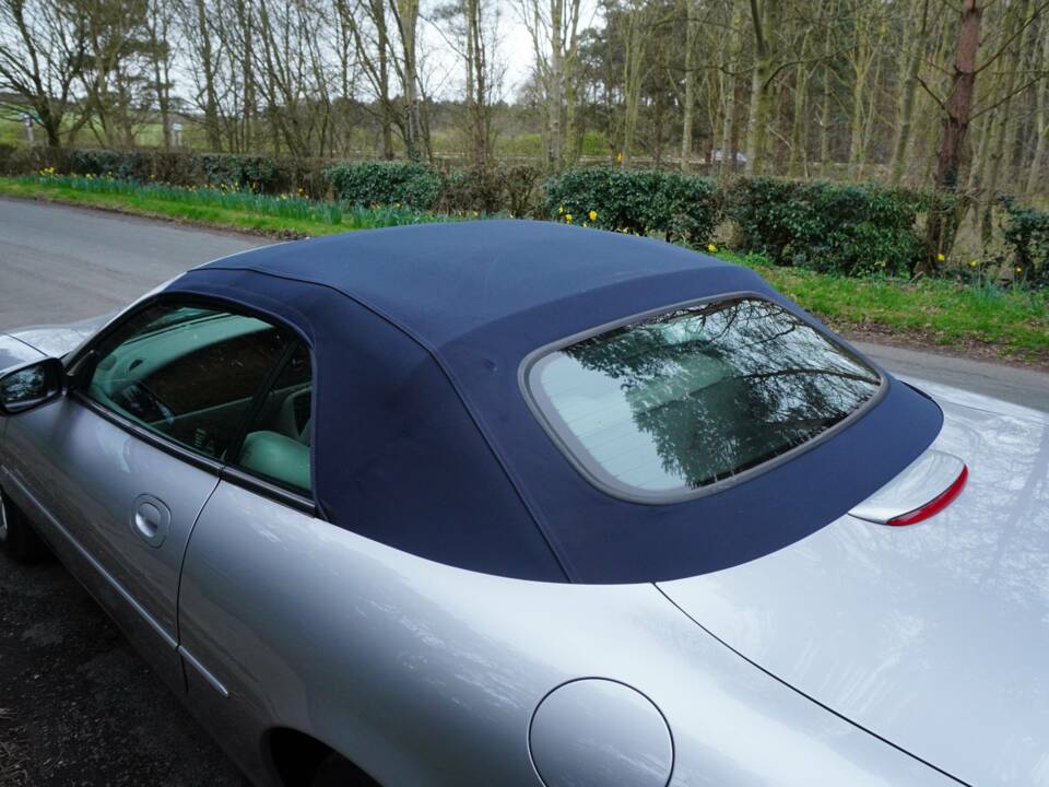 Image 19/19 of Jaguar XK8 4.0 (2001)