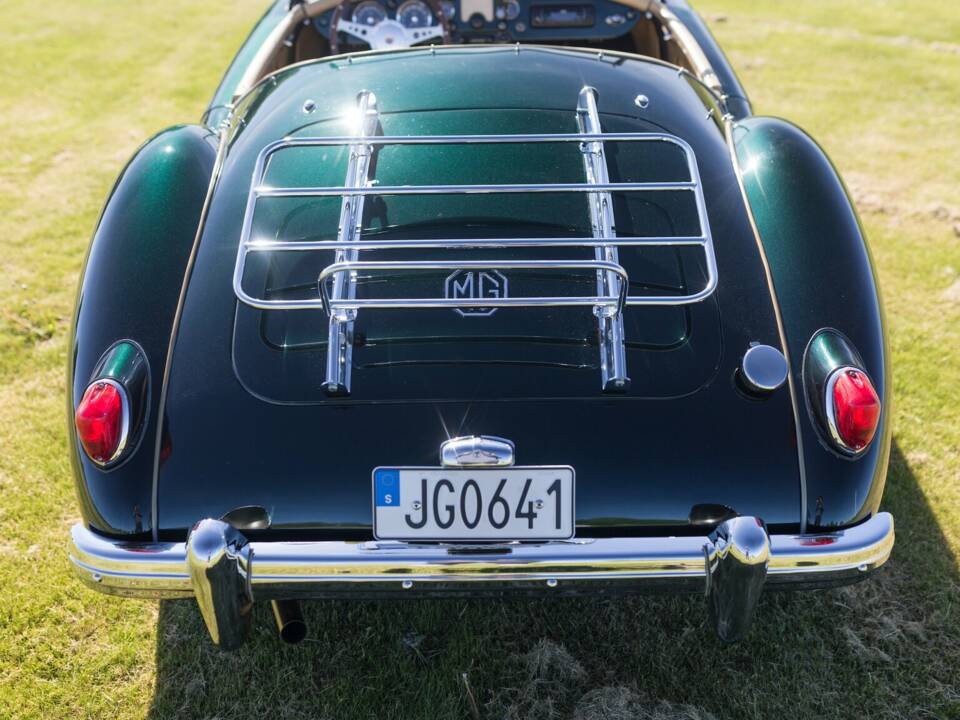 Image 5/38 of MG MGA 1500 (1958)