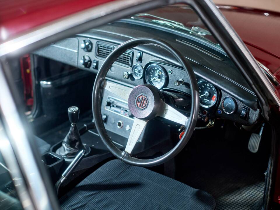 Immagine 22/29 di MG MGB GT V8 (1974)