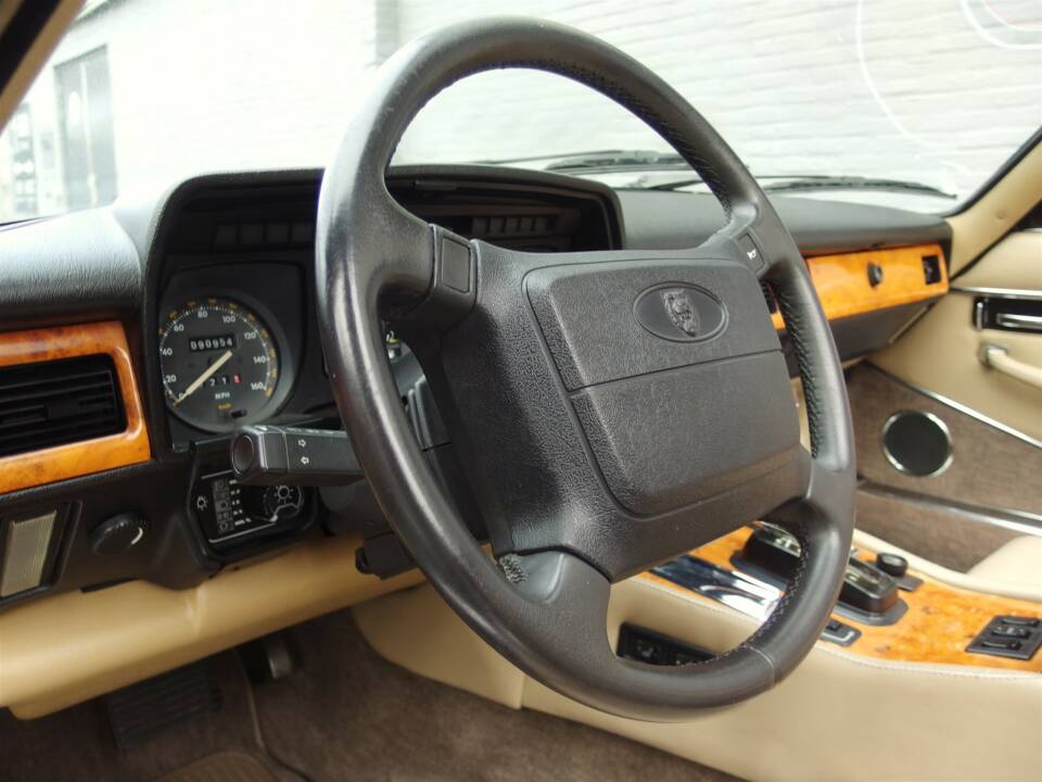 Image 44/99 de Jaguar XJS 5.3 V12 (1990)