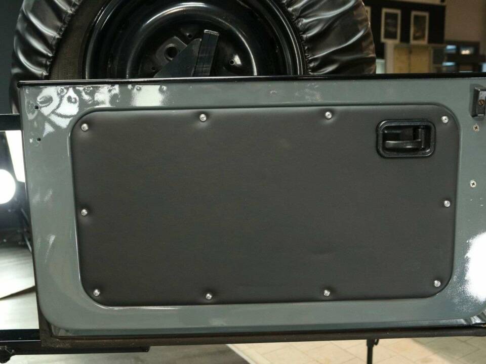 Image 38/50 of Mercedes-Benz G 230 (1993)